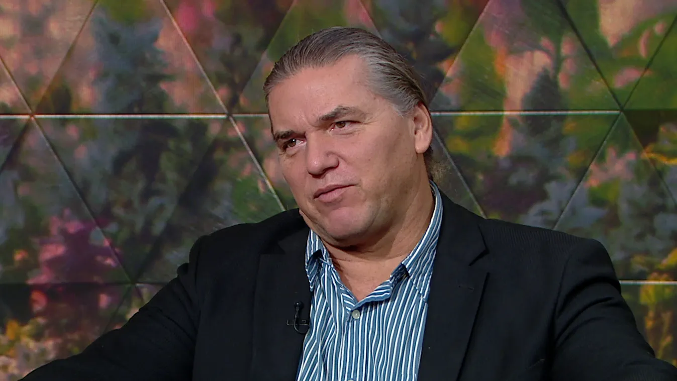 Mozaik - 1848 méter hosszú magyar zászlót húznak ki az Operától a Hősök teréig