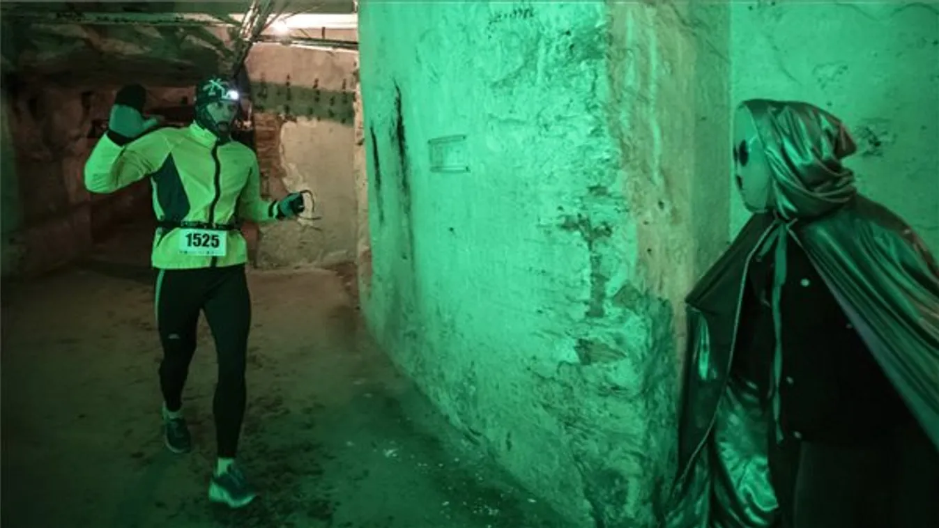 Volt, aki egy földönkívülivel futott