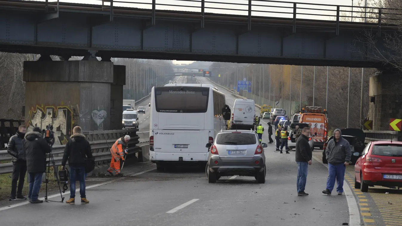 Tömegbaleset történt az M7-esen