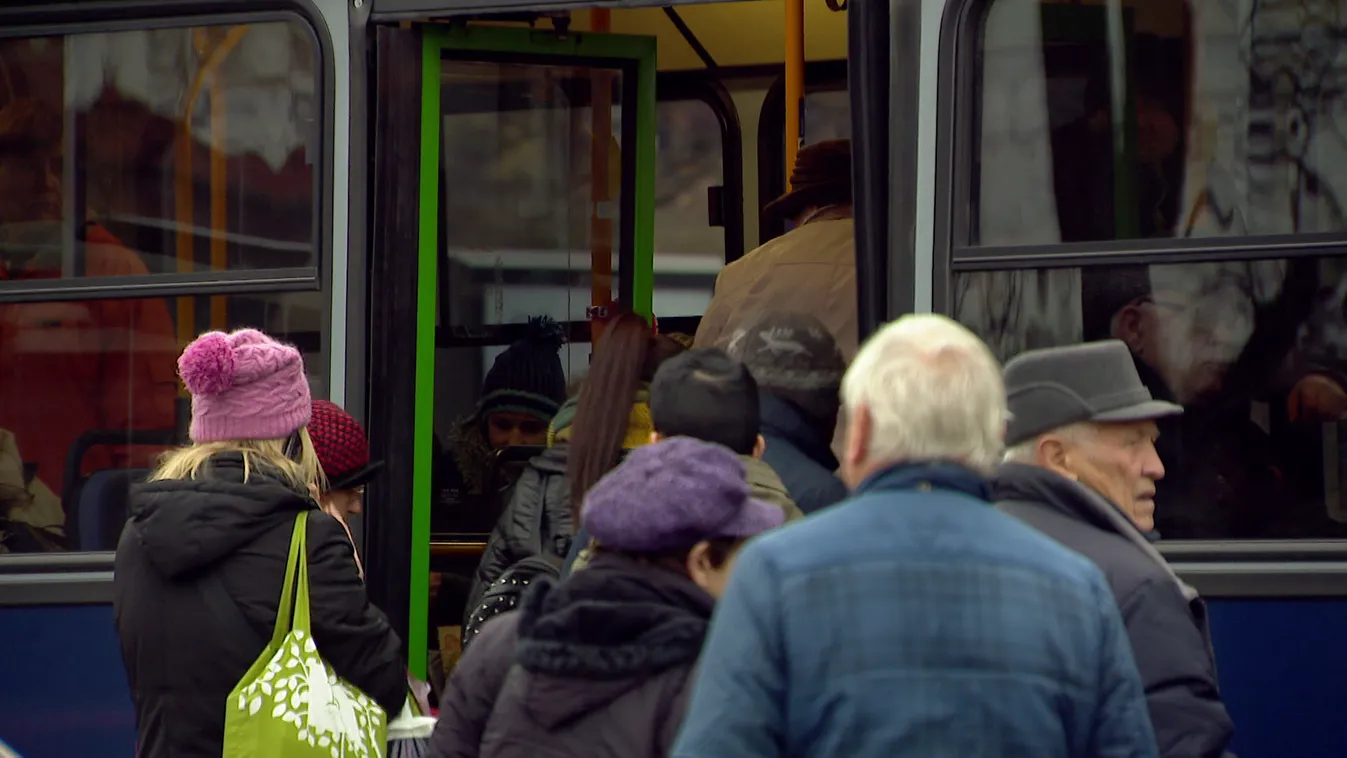 Ellenzéki pártok és civilek szerint is akadályozza a főpolgármester a budapestiek közlekedését + videó