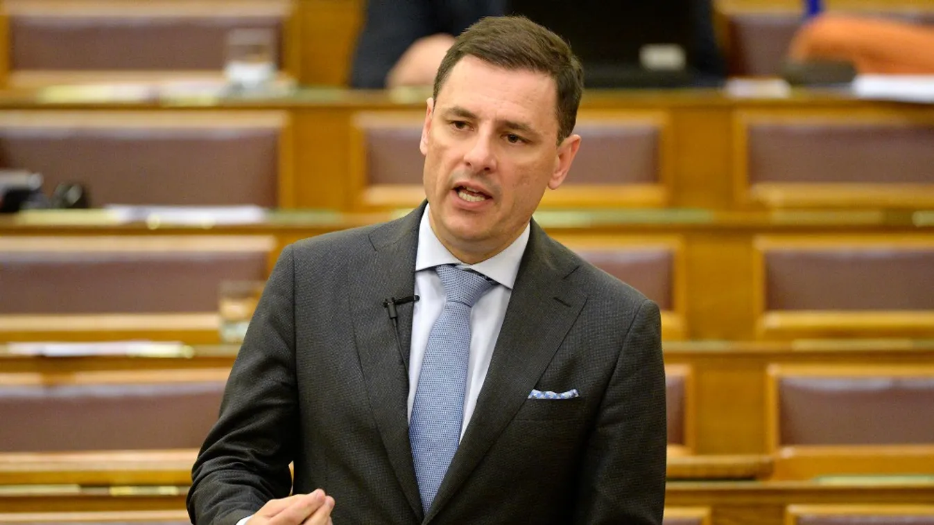 Tuzson Bence: Védekezni kell a szuverenitást érő támadások ellen