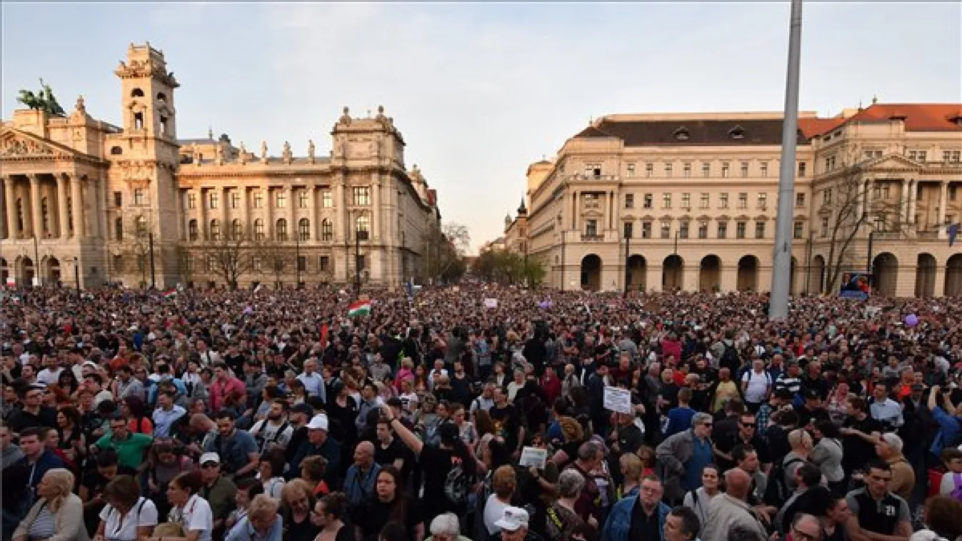 Újabb tüntetés a demokráciáért – Reggeli járat