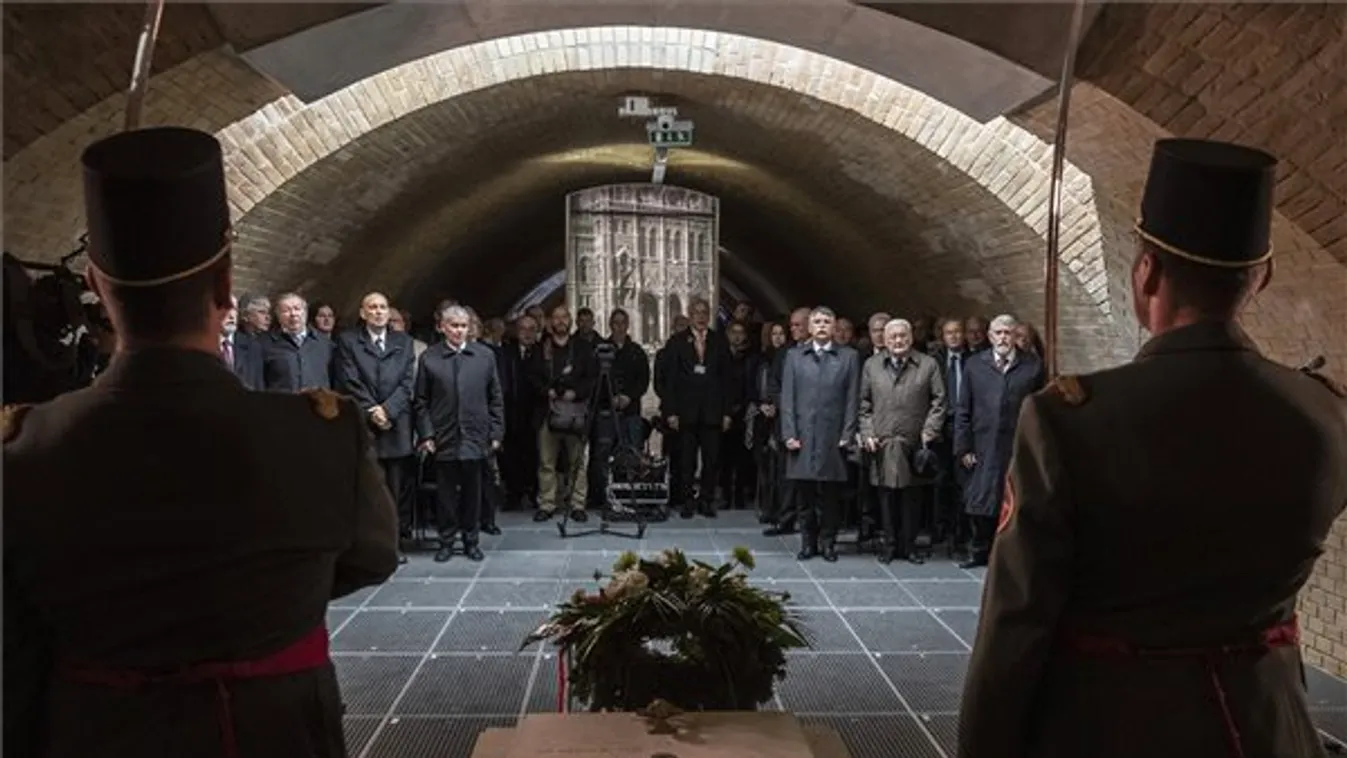 Boross Péter: a Kossuth téri sortűz áldozatai is hősök