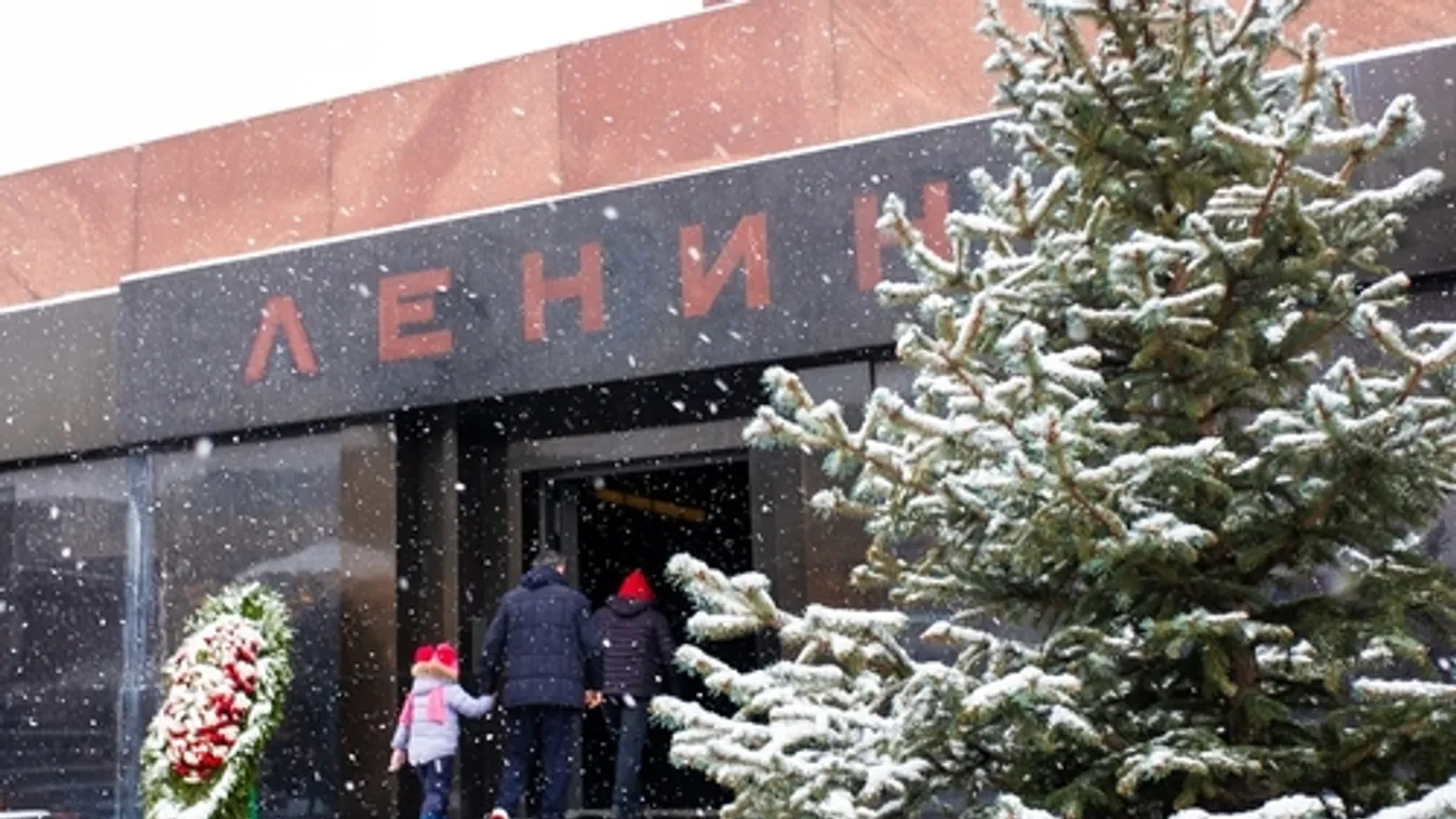 El akarta lopni Lenin holttestét egy részeg férfi