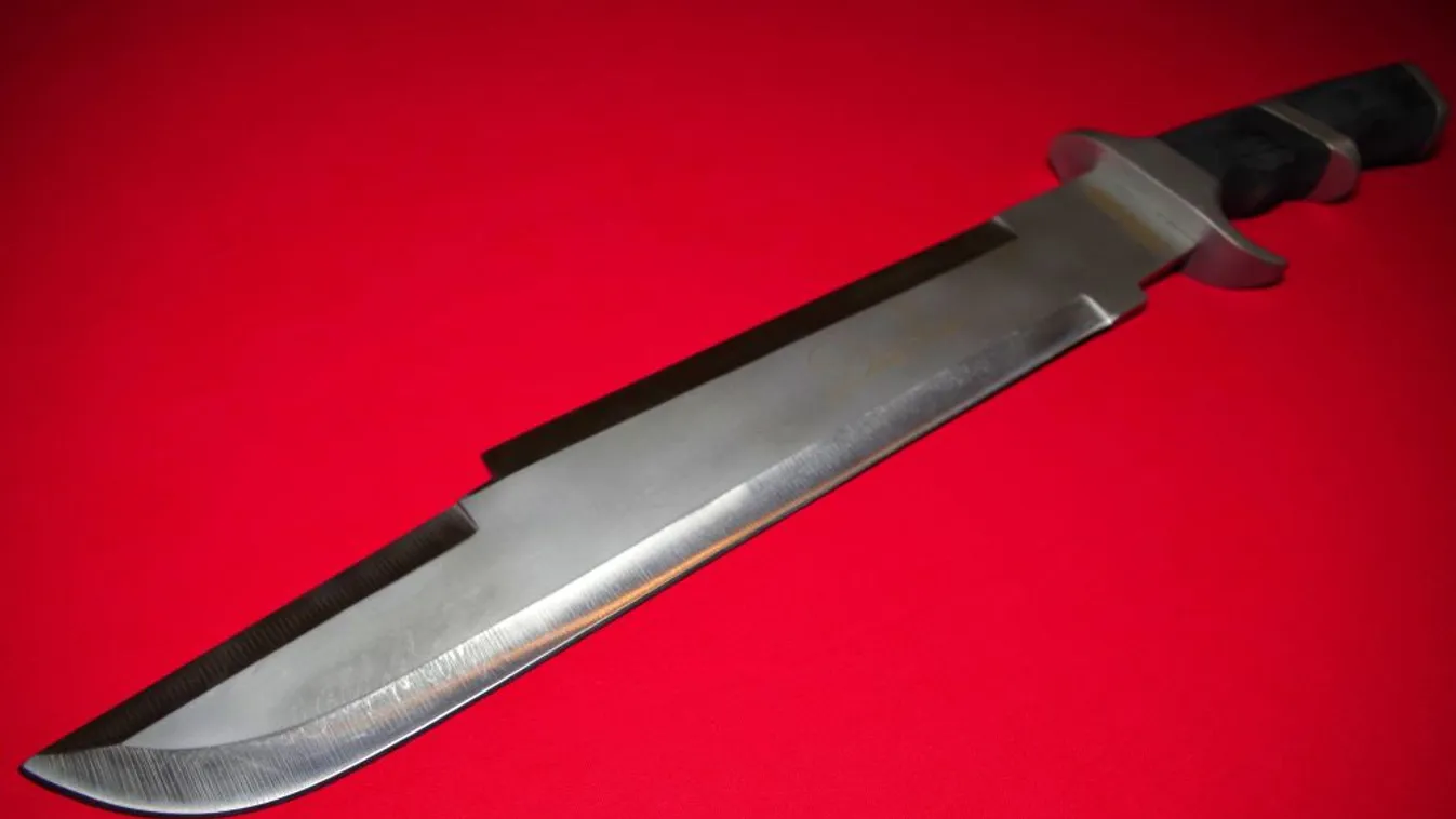 Villamoson késelő férfit fogtak el a rendőrök