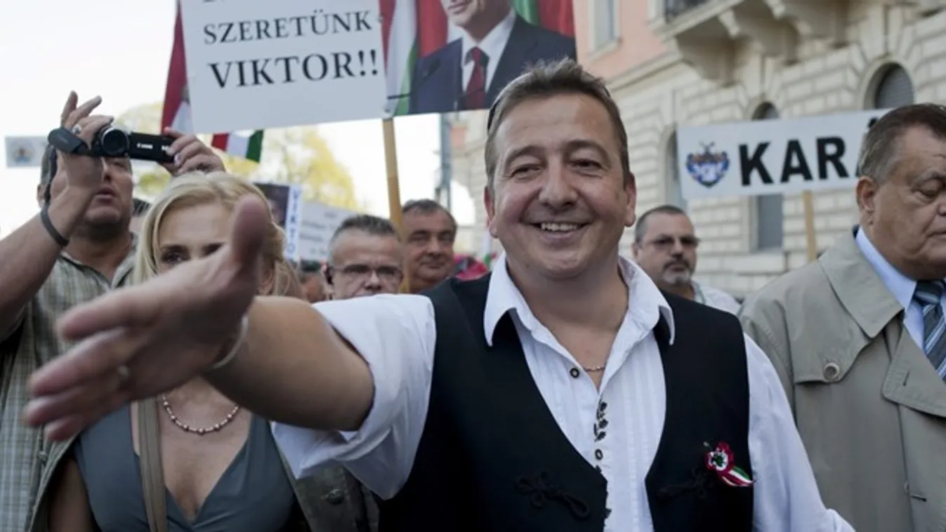 Kiakadt Bayer, mert nem tudta a Facebookon nézegetni a KDNP-t