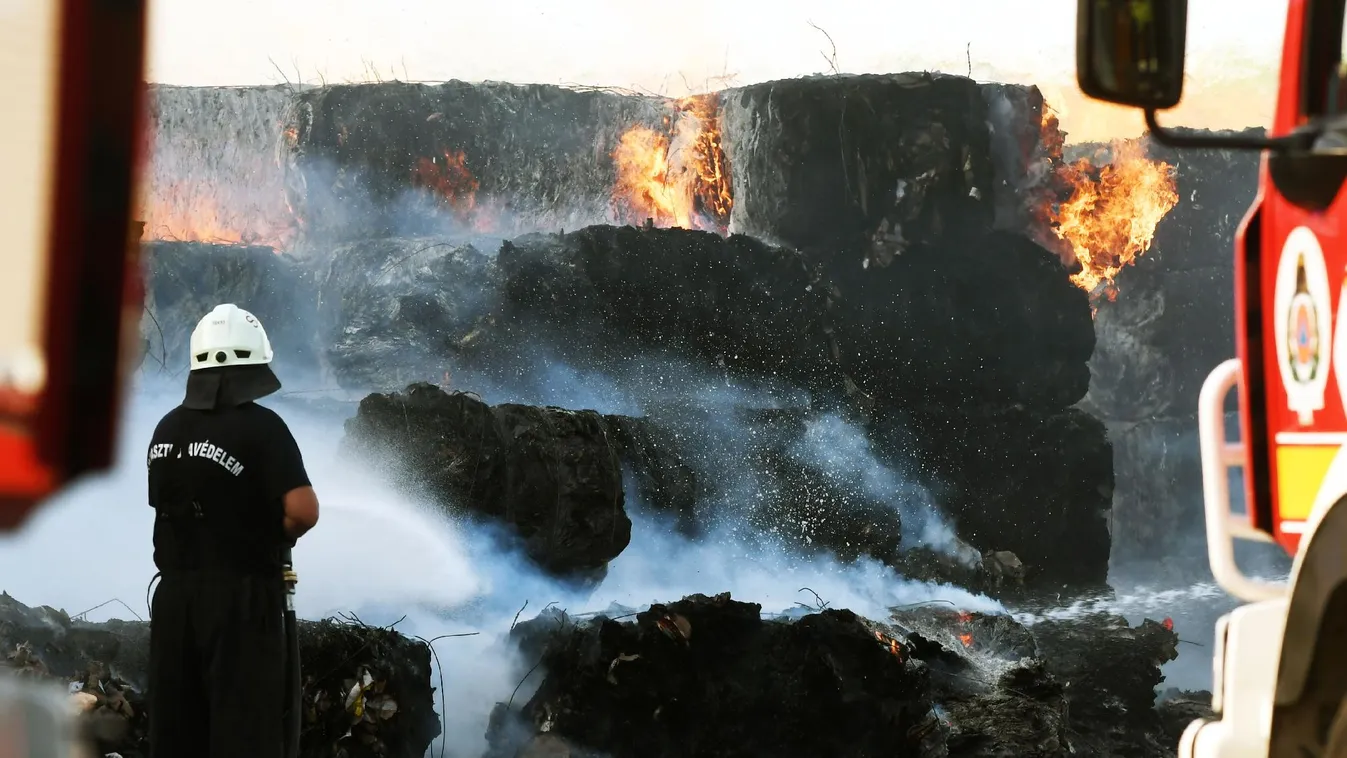 Mintha soha nem akarna véget érni a papírhulladék oltása Szolnokon