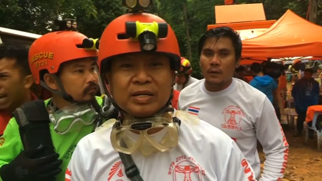 Telefonálni már tudnak a barlangban reked fiatalok