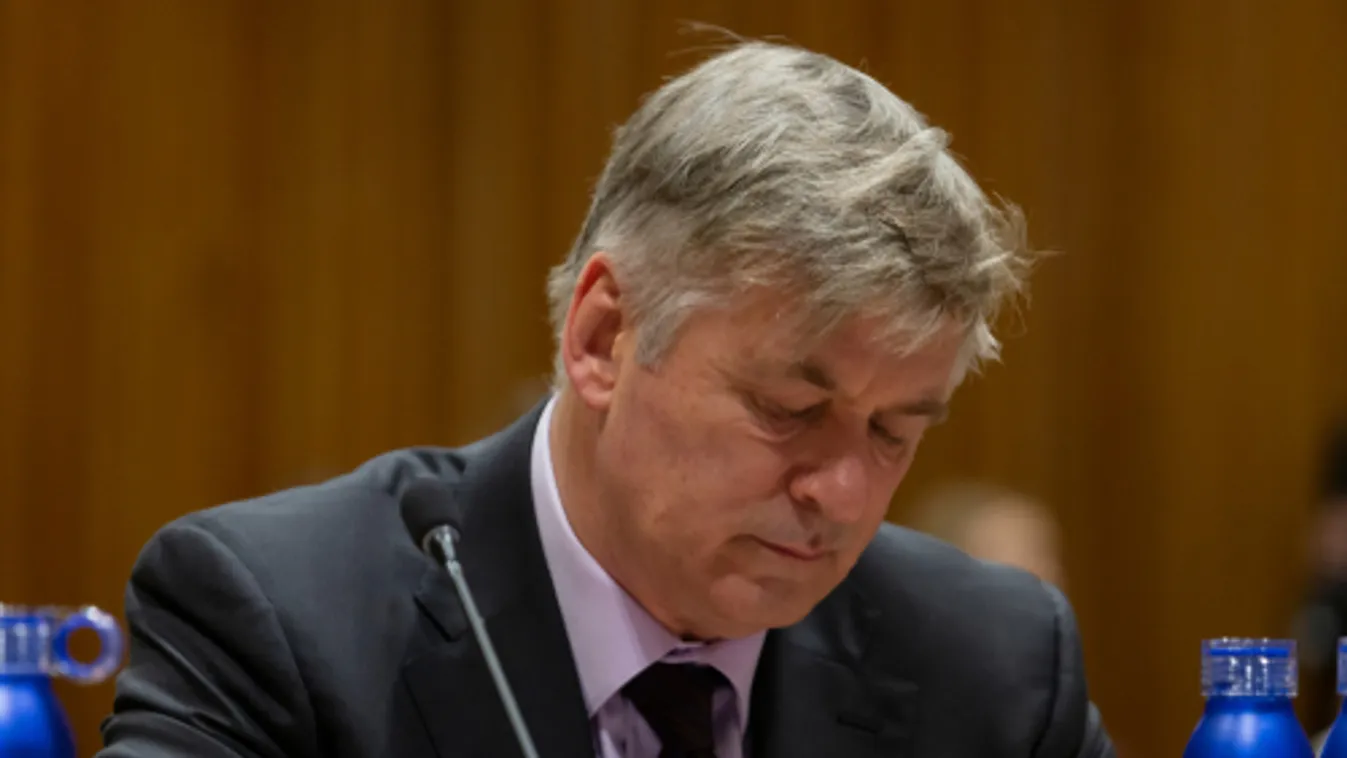 Újabb fordulat: Alec Baldwin kezében mégsem sült el a fegyver?