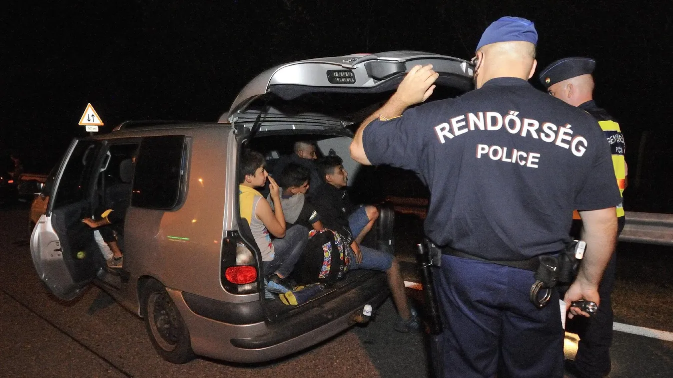 Bennfentes – Riasztás