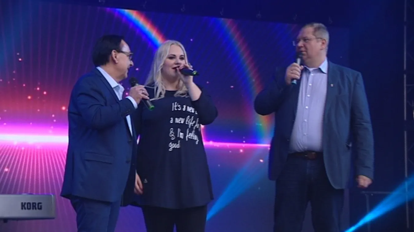 Kampányfinis: Fásy Ádámot és egy Ferrarit is bevetett a Fidesz