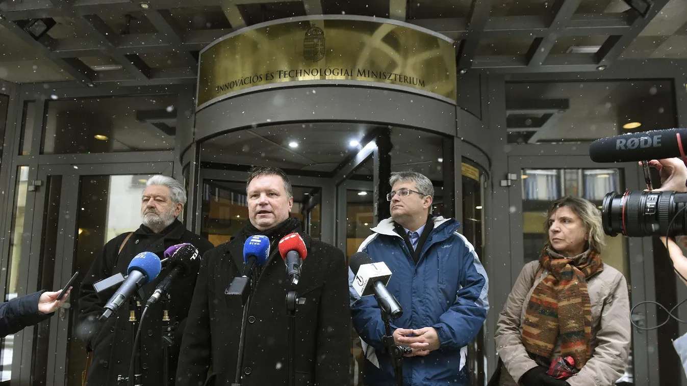 Munka törvénykönyve: átadták követeléseiket a szakszervezetek