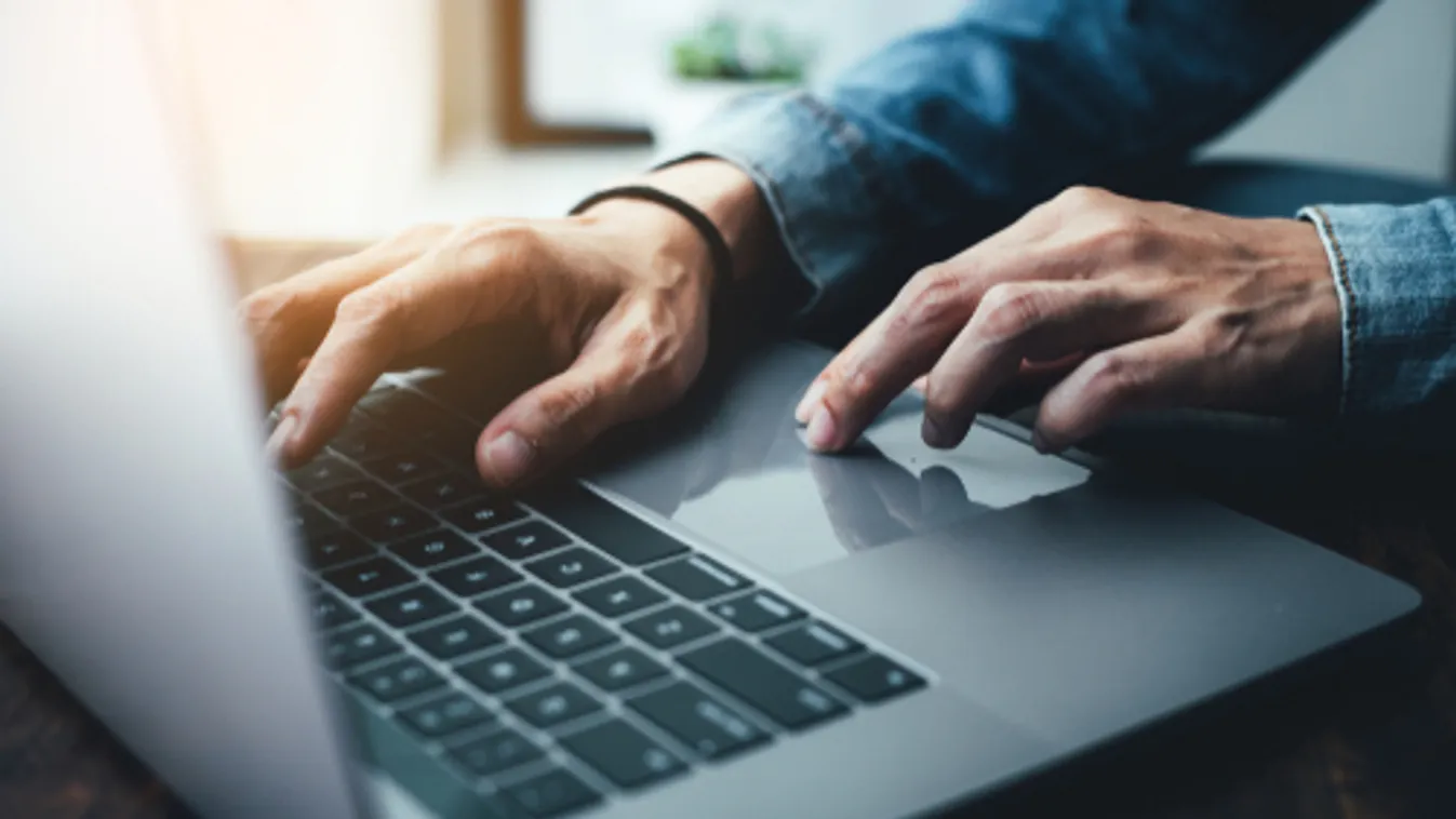 Hamis konzultációs oldal miatt tett feljelentést a Miniszterelnöki Kabinetiroda