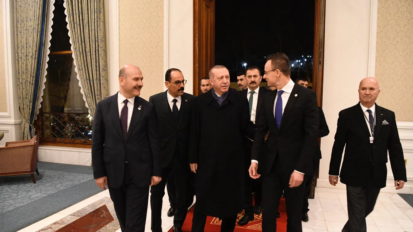 Összezörrent Szijjártó Péter és Soros embere Isztambulban