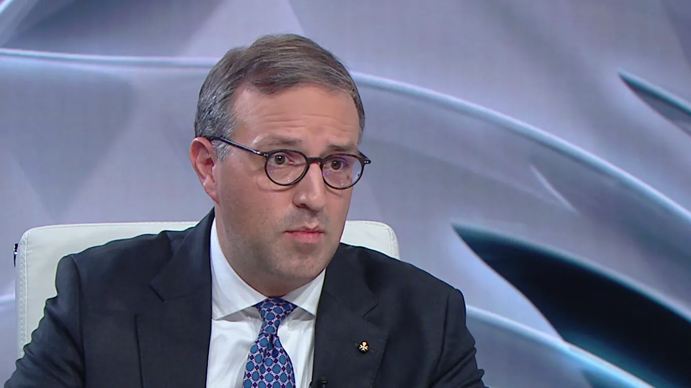 Az USA korlátozza a magyarok vízummentességét