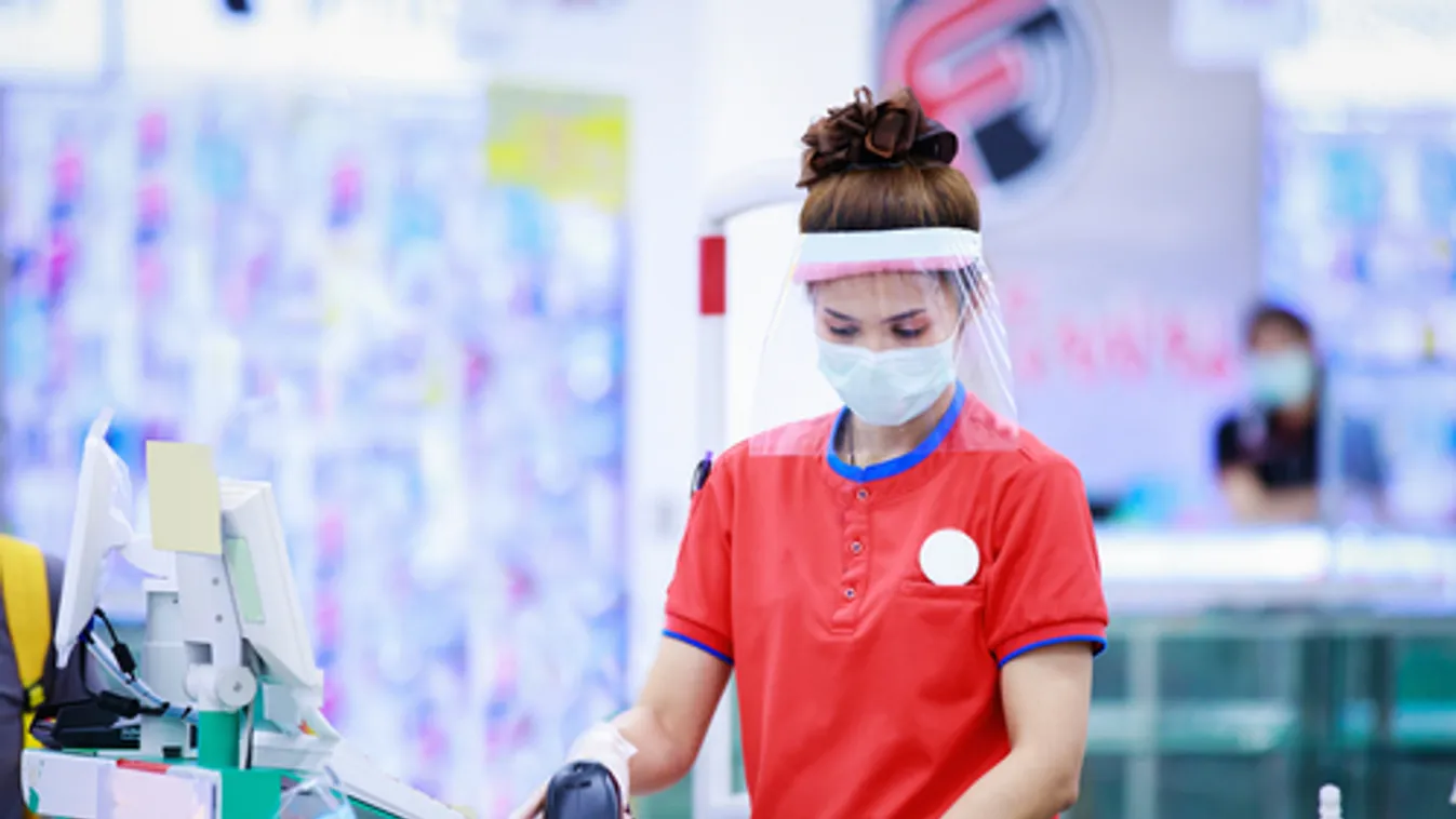 Sorra nyitnak az áruházak a jövő héten