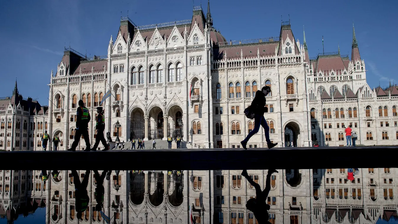 Az alaptörvény-módosítás miatt a Kossuth térre megy tüntetni a PDSZ