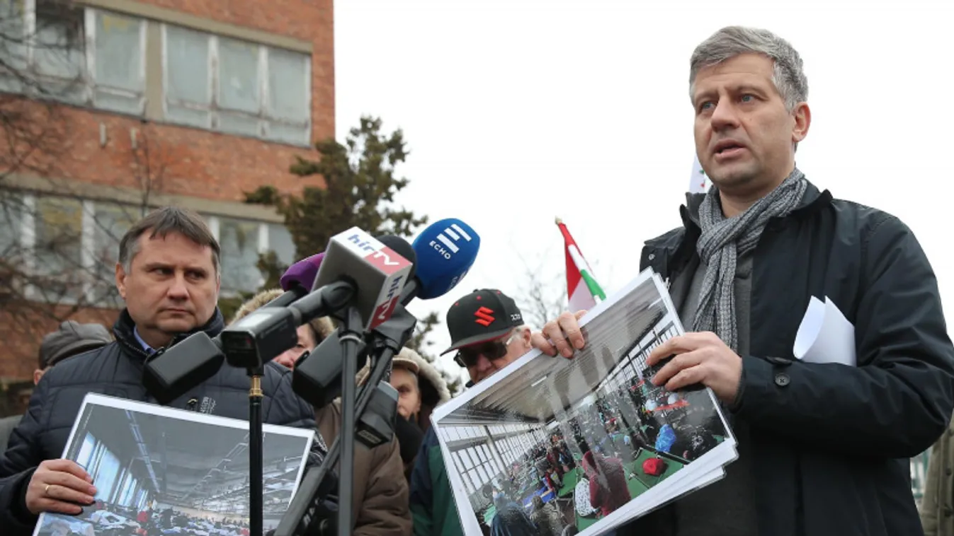 Lökdösődésbe fulladt a migránsozó fideszes sajtótájékoztató