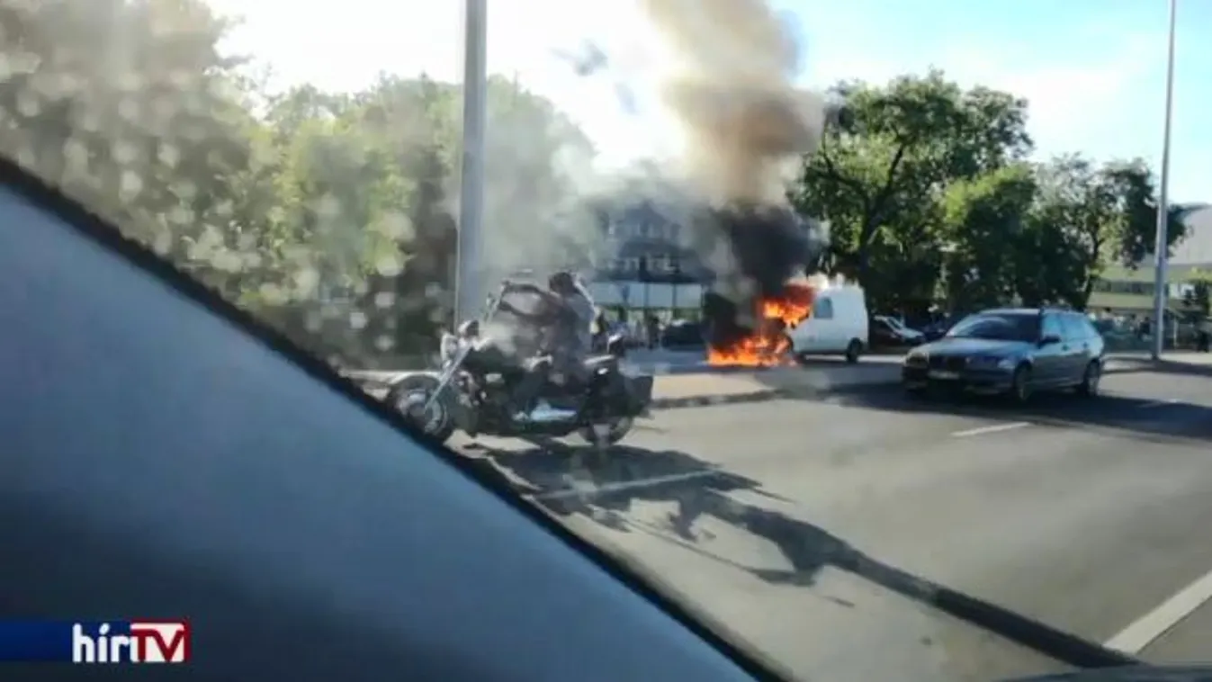 Kigyulladt egy kisteherautó