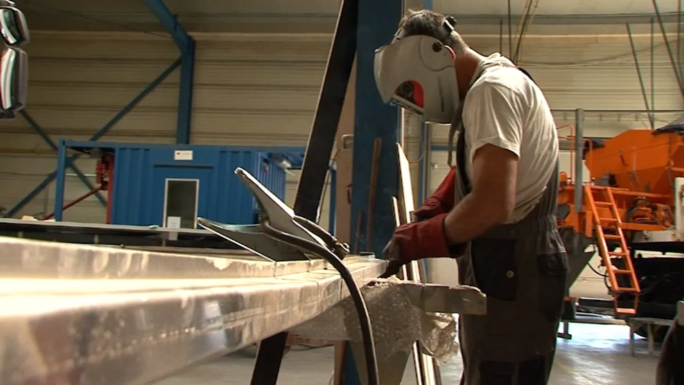 Orbán könnyítésről beszél, az emberek összeszakadnak a súly alatt