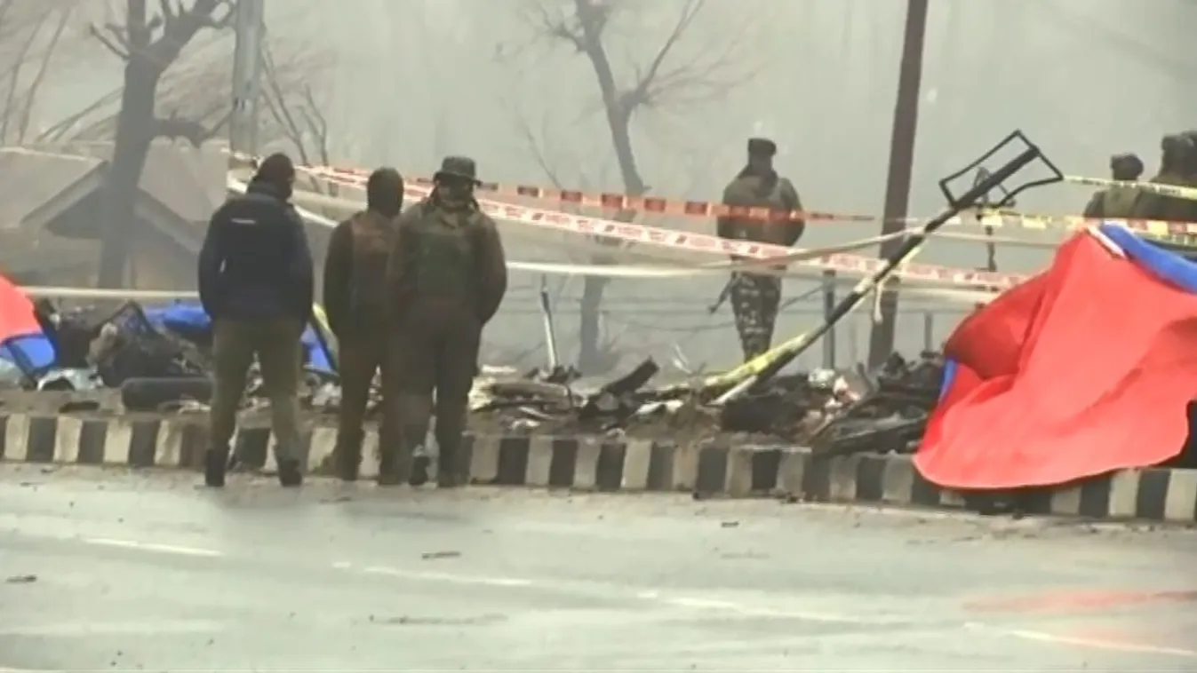 Öngyilkos merénylő hajtott bele egy katonai konvojba