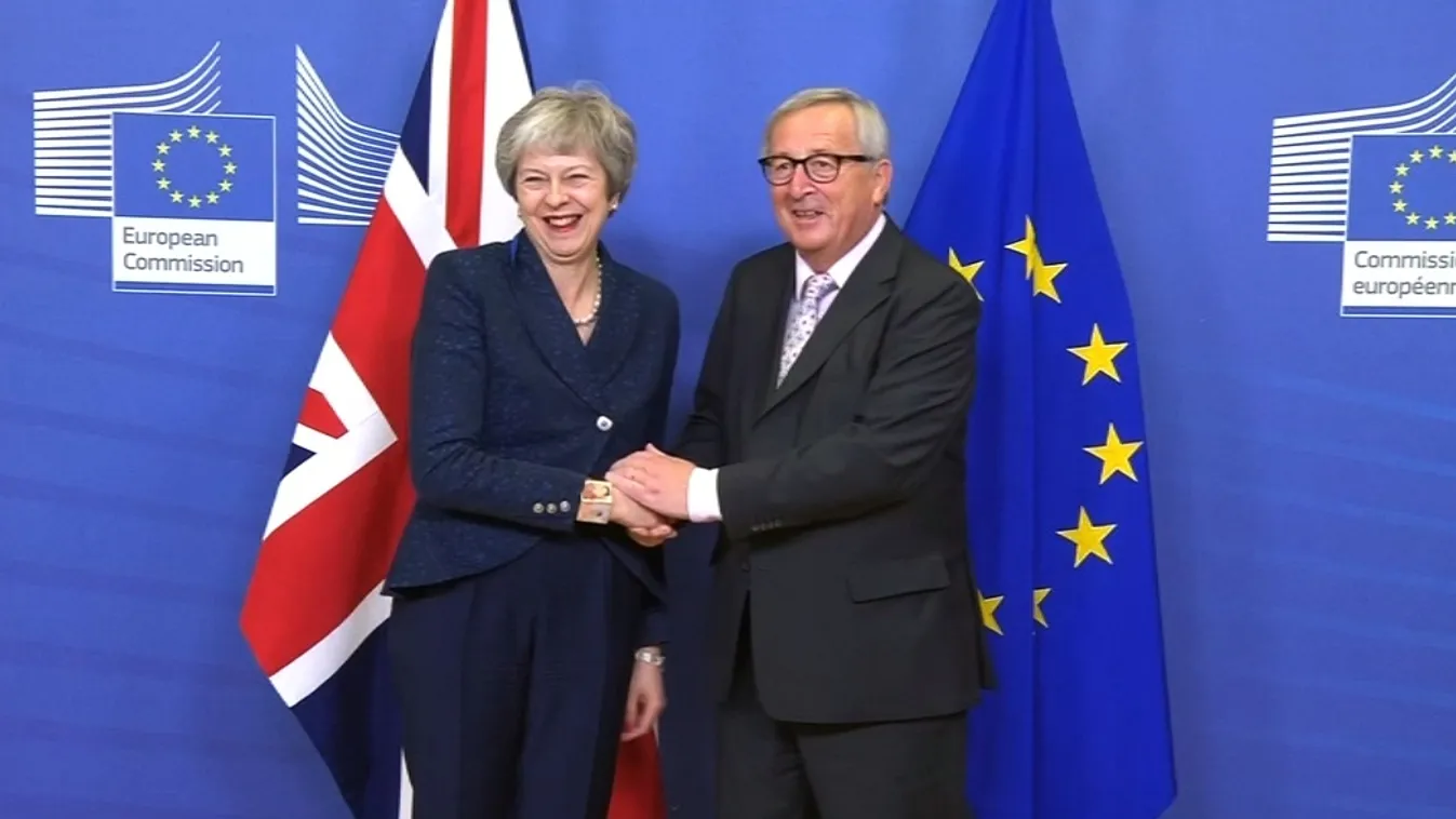 Therea May még mosollyal az arcán érkezett Brüsszelbe