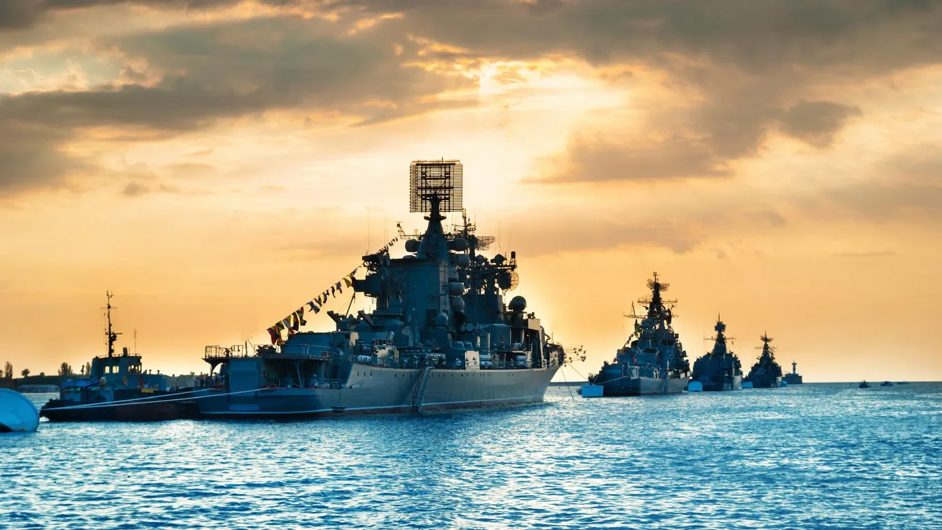 Tüzérségi lőgyakorlatot tartottak orosz, kínai és iráni hadihajók az Ománi-öbölben