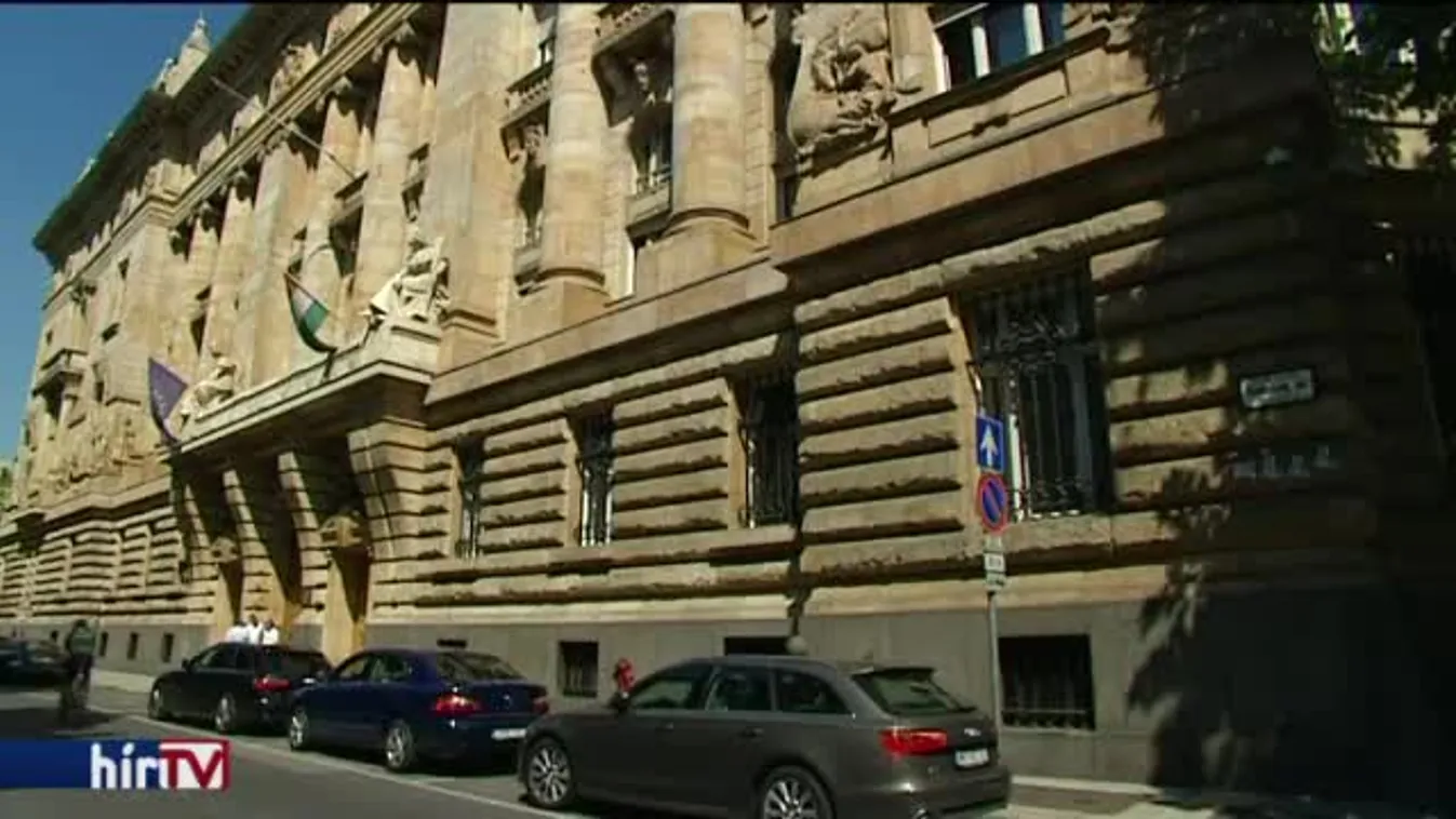 Megszállták a jegybankosok a doktori iskolát