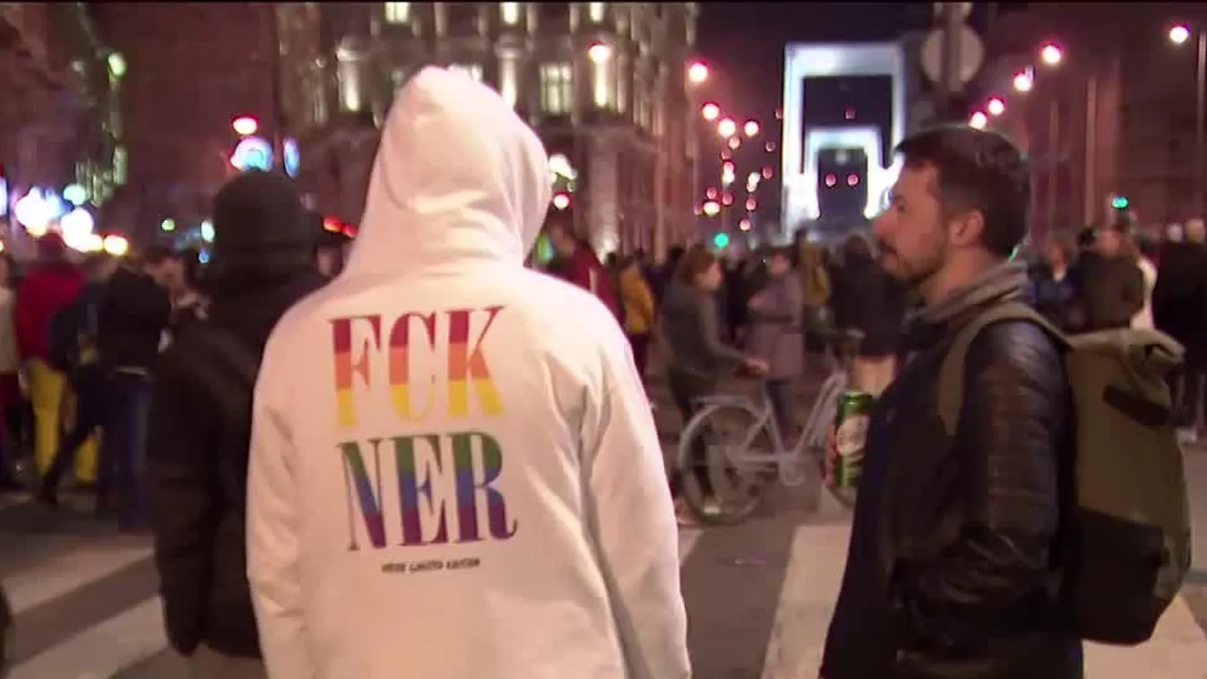 Inzultálták a HírTV riporterét a Pride betiltása ellen tüntetők + videó