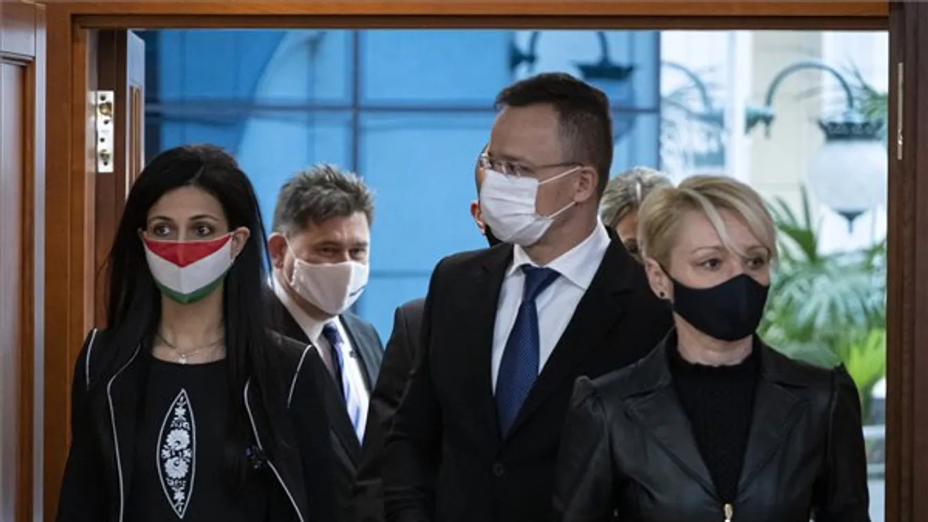 Szijjártó: 12 milliárd forint értékben hajt végre beruházást két autóipari vállalat