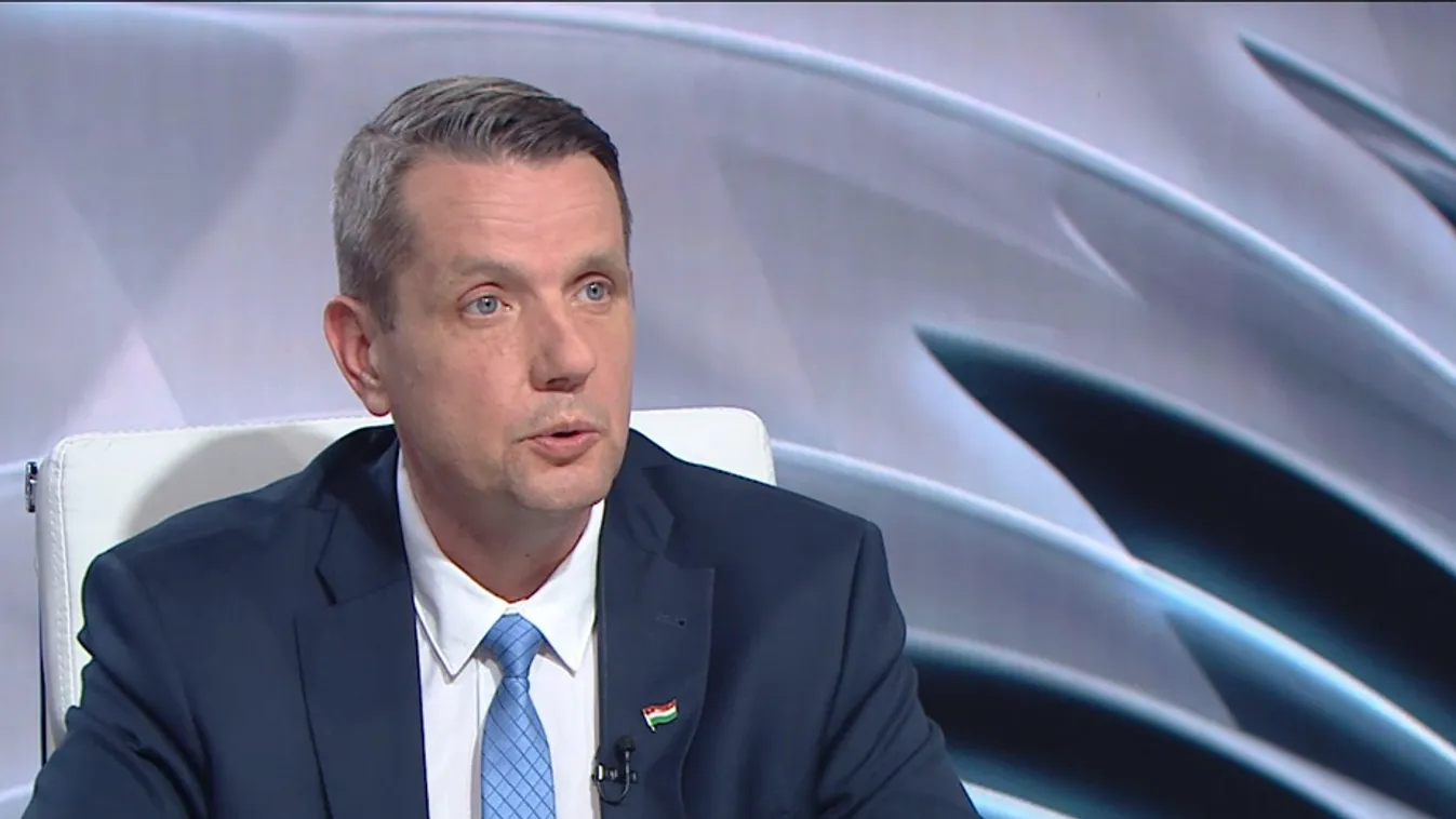 Új pártot alapít Mesterházy és Szakács