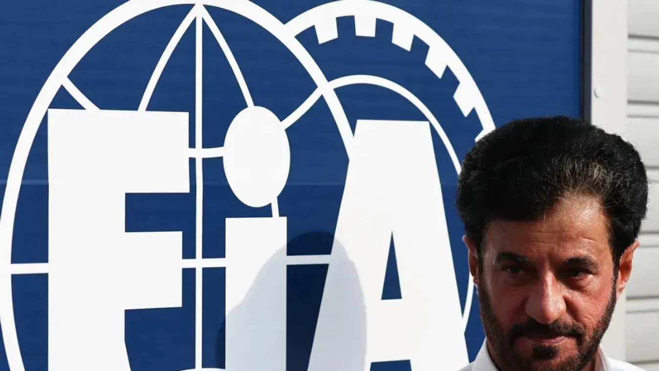 Olyan sokat káromkodtak a Forma-1-es versenyzők, hogy új szabályt hoztak a trágárok megfékezésére