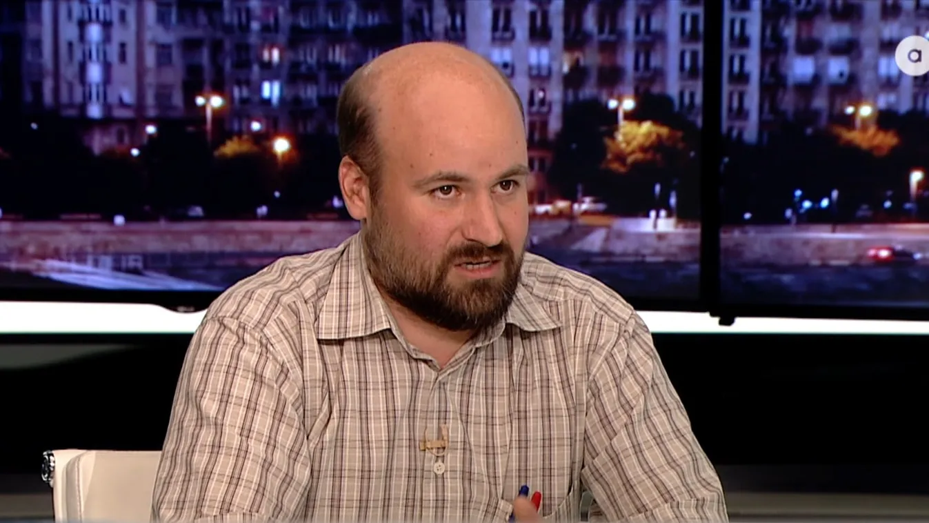 December óta nem tartotta meg az óráit, elbocsájtották a Momentum gimnáziumi tanárát