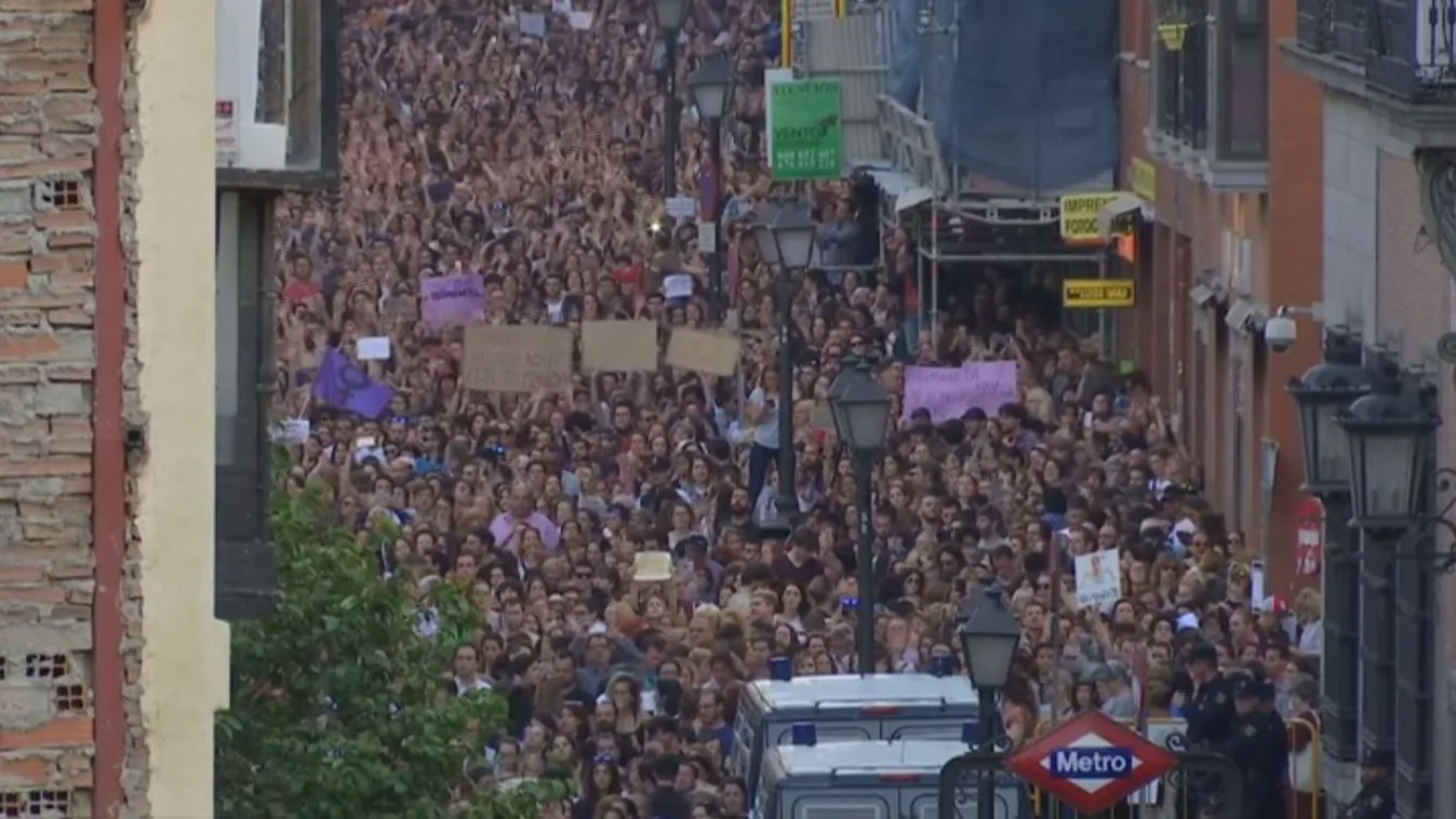 Tízezrek tüntettek Spanyolországban