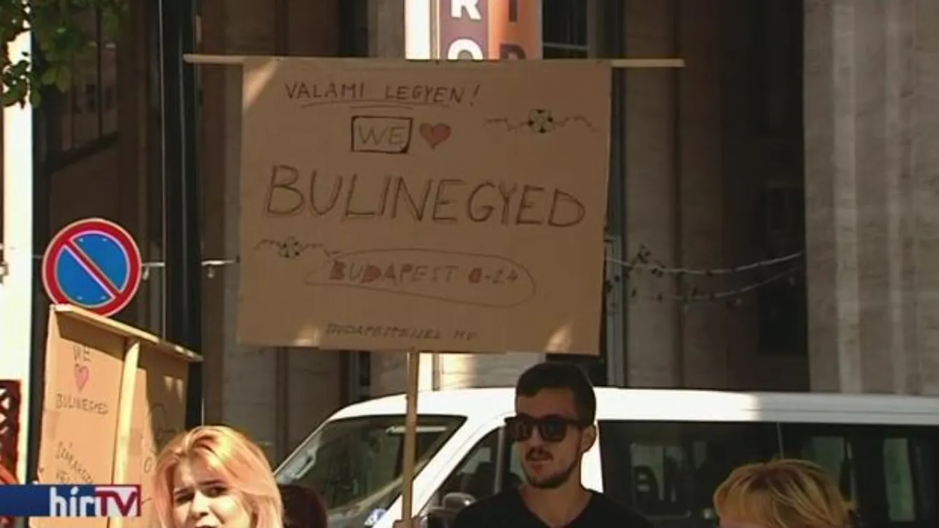 Vendéglátósok tüntettek a kocsmastop ellen