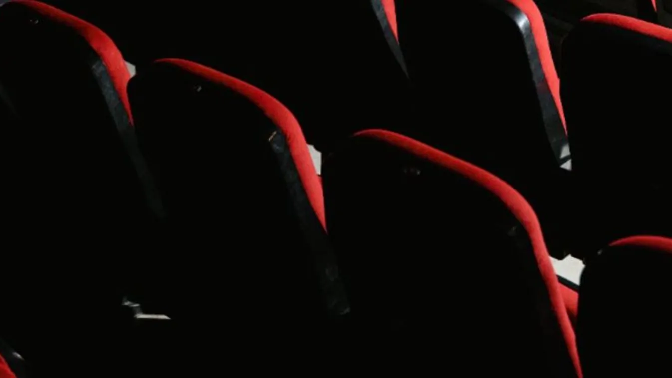 Hatalmas a felháborodás: kukából kivett poharakból itatták a nézőket több magyar moziban