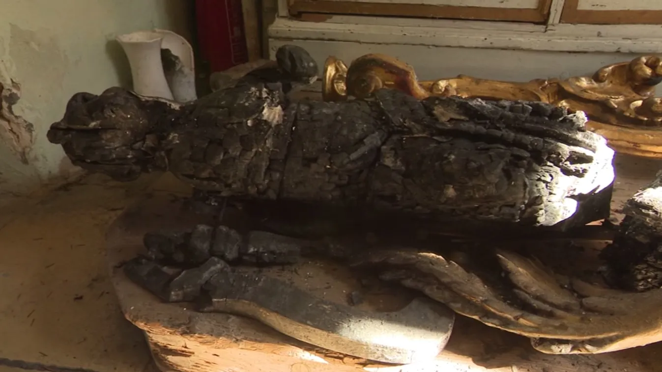 Jótékonysági koncertet rendeznek a Perbálon leégett templom felújítására