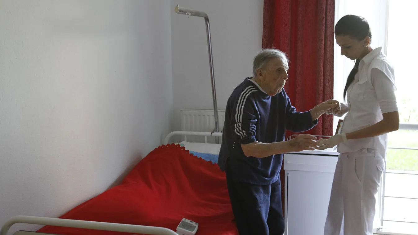 Emmi: csökkentheti az idősotthonok várólistáját a szociális törvény módosítása