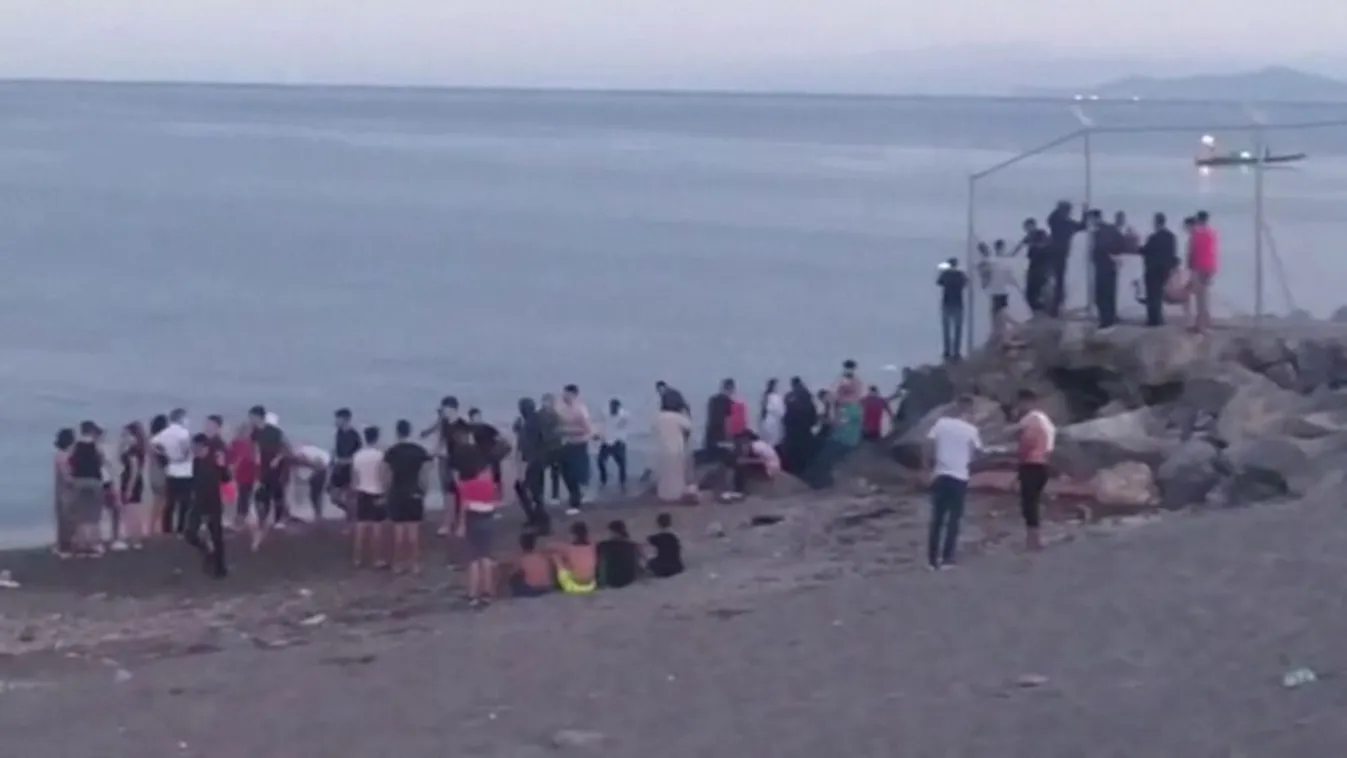 Mintegy 2700 embert toloncoltak vissza Marokkóba Ceutából