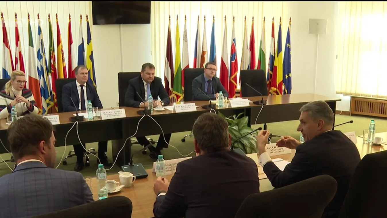 Bukarestben tárgyal Lázár János