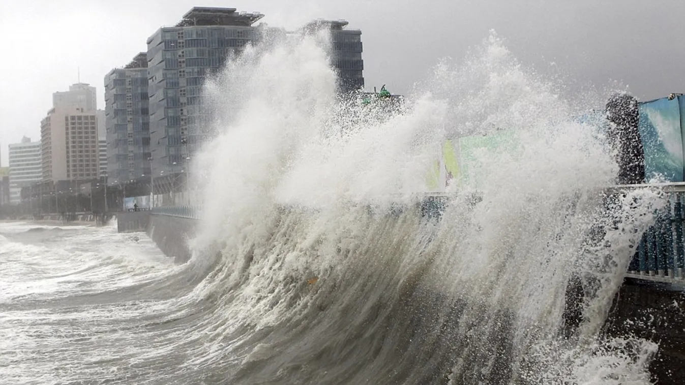 Már hét halottja és több száz sebesültje van a Japánban tomboló tájfunnak