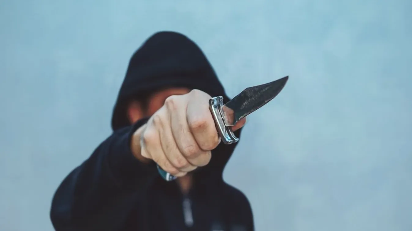 Késsel rabolt ki egy dohányboltot