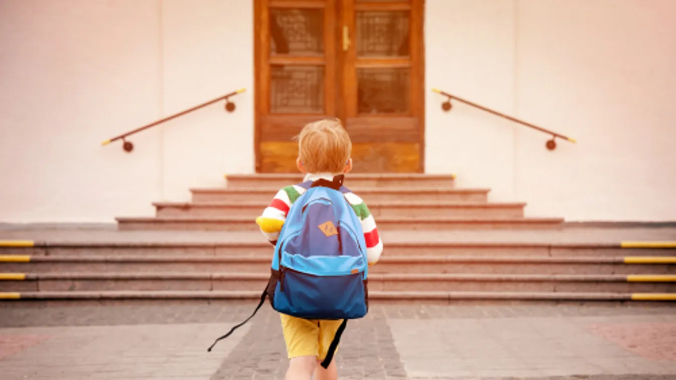 Újra járnak iskolába az alsóbb osztályok tanulói Ausztriában