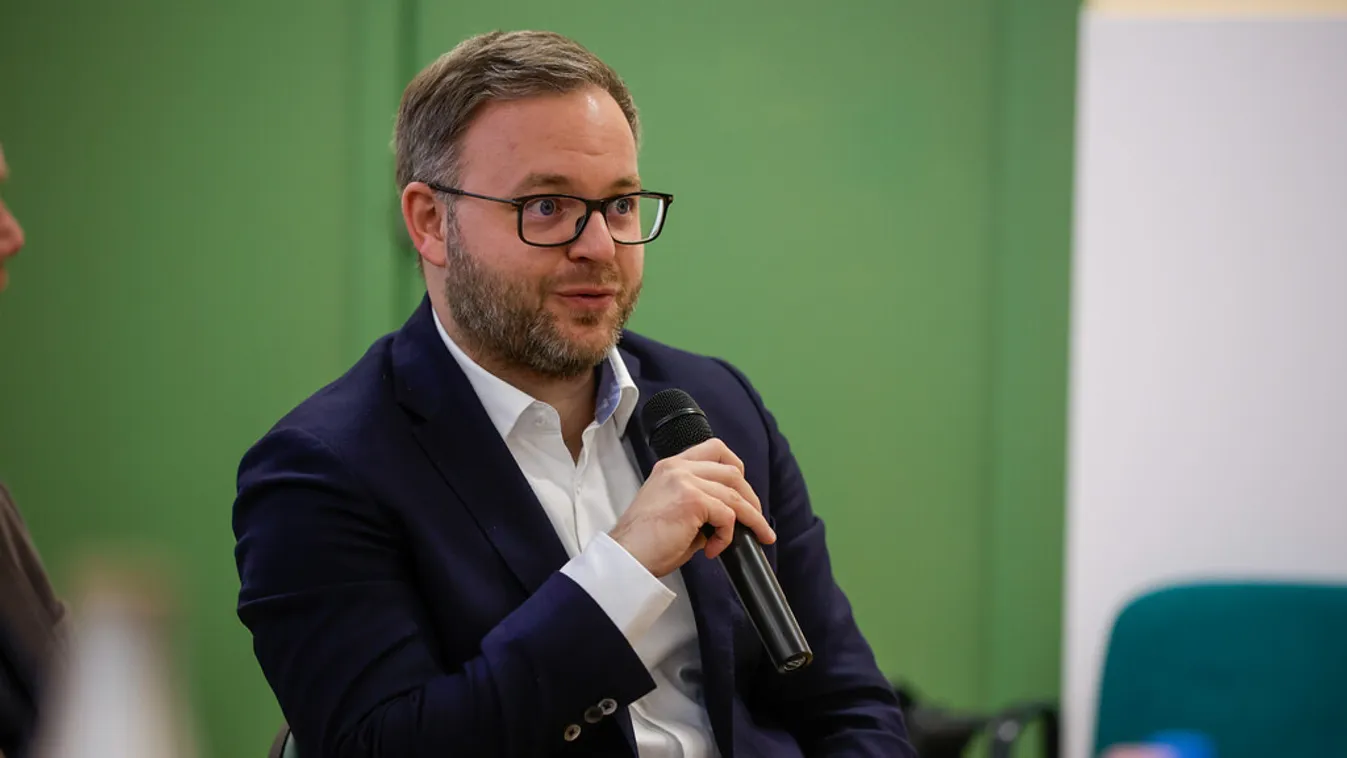 Orbán Balázs: Magyarország összekötő kapocs kíván lenni a világ konzervatív erői között