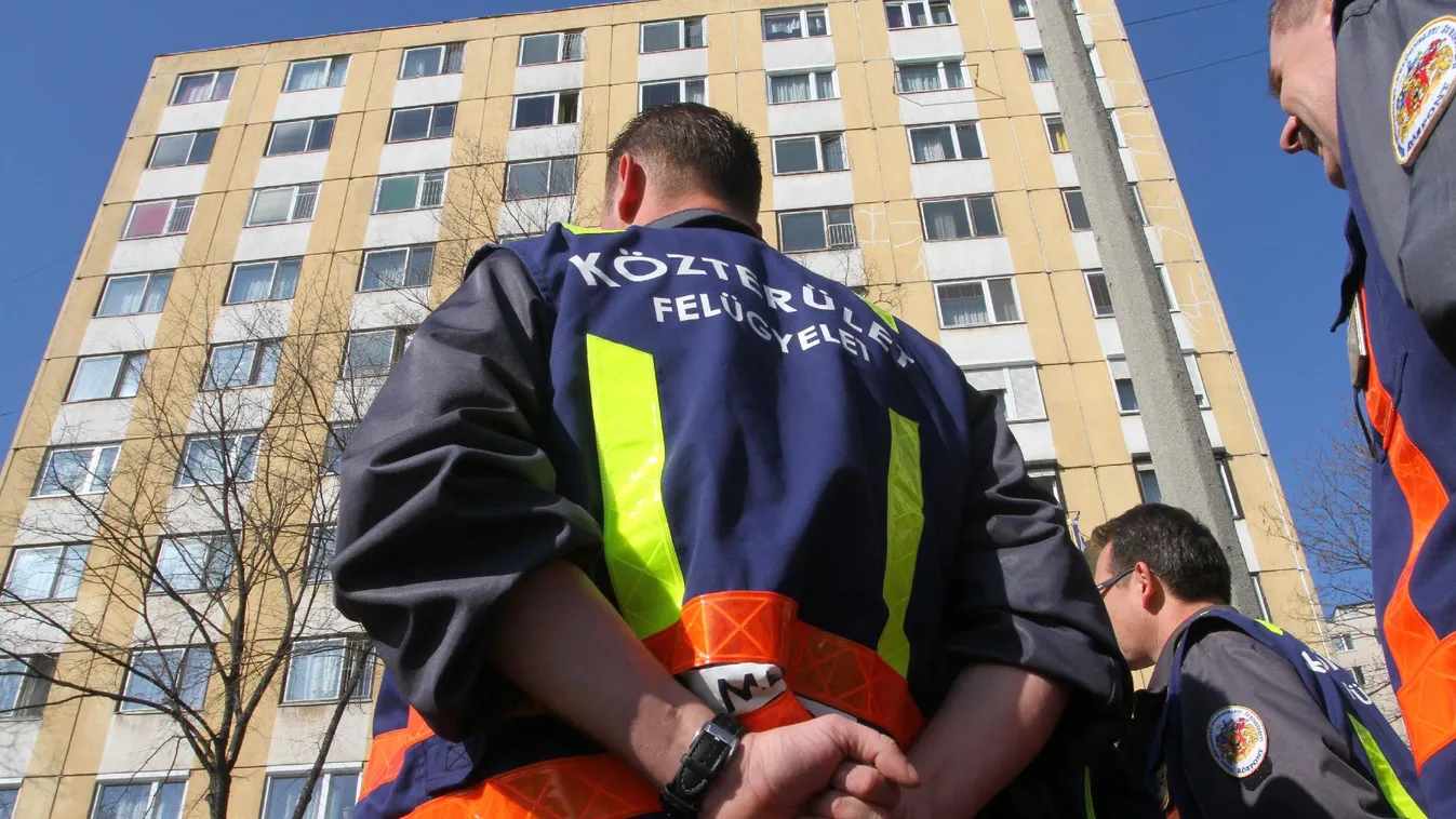 Megharapta a közterület-felügyelőket a maszk nélküli férfi, előkészítő ülést tartottak az ügyében