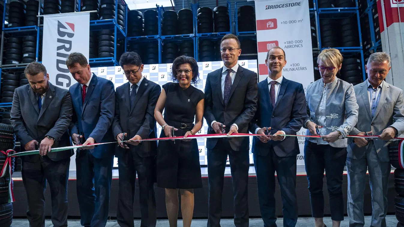 Szijjártó: Száz munkahelyet hozott létre a Bridgestone Tatabányán