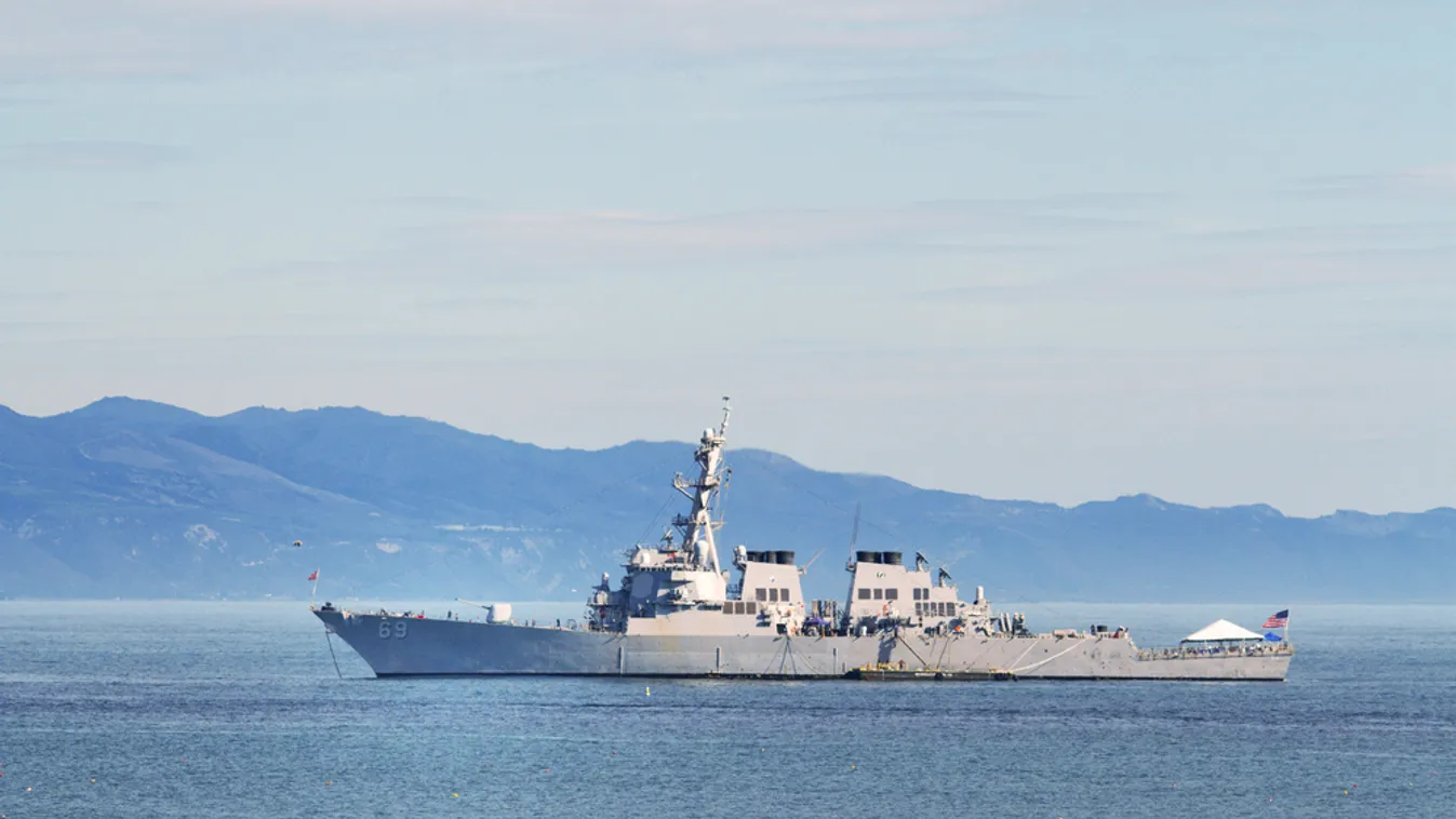 Ismét kínai felségvizekre hajózott be az amerikai romboló – elküldték