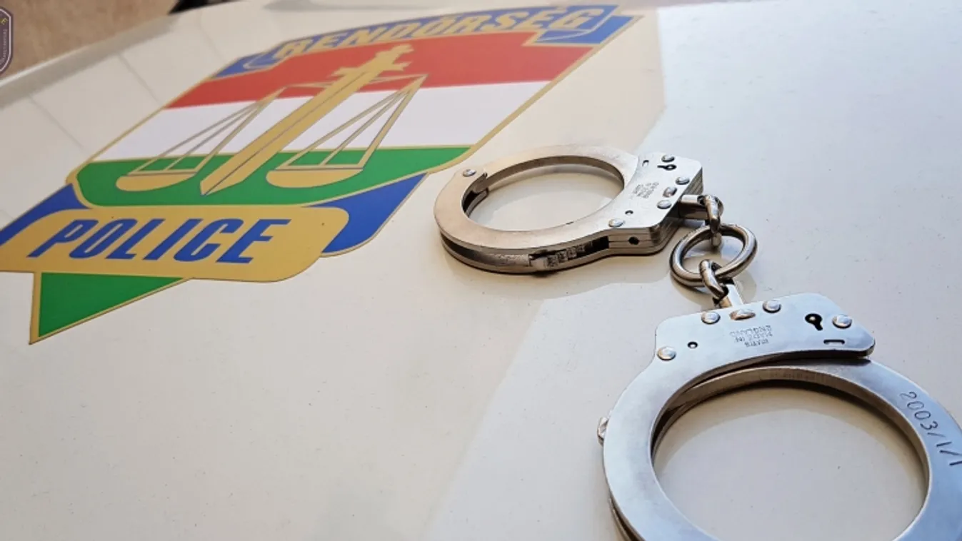 Elképesztő felvételek: így lopott meg egy padon alvó embert egy 59 éves nő Budapesten