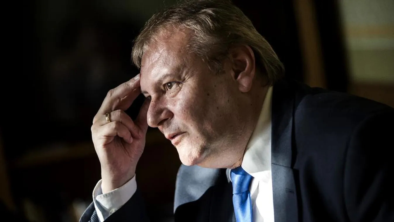 Új köztársaság – Egyenesen