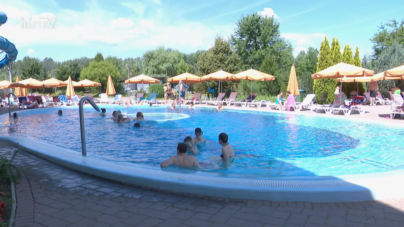 Strandokra is sokan járnak a hőségben